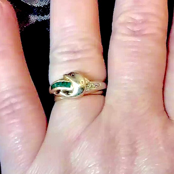 Gold dolphin ring with emeralds and diamonds - Picture 2 of 3